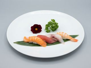 172. Nigiri misto - 4 pezzi