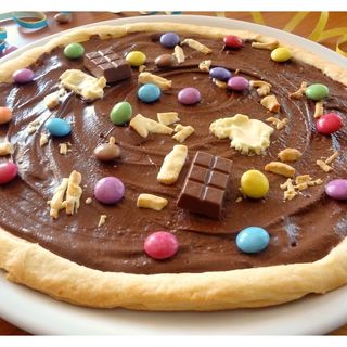 Pizza con Nutella e smarties