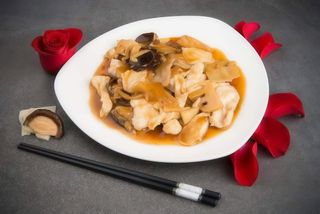 S23 Maiale bambù e funghi