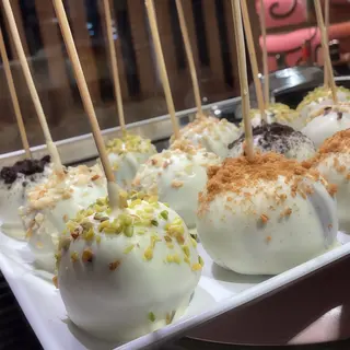 Cake pop cinnamon roll