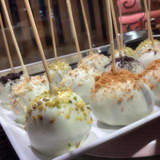 Cake pop cinnamon roll