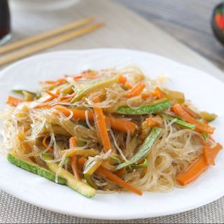 Spaghetti di Soia con Verdura Mista