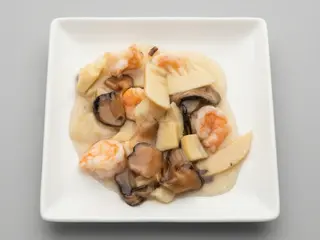 Gamberetti con Bambu e Funghi Cinesi