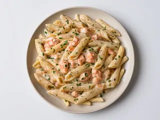 PENNETTE PANNA E SALMONE