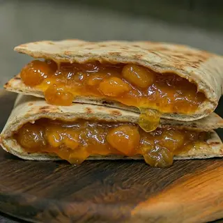 Piadina con confettura extra di albicocca