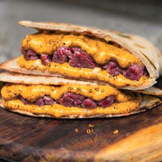 PIADINA POSH CON VELLUTATA DI ZUCCA E TARTÀRE DI SCOTTONA