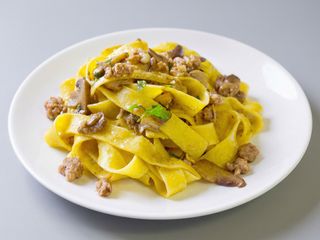 Pappardelle nostrane con purpuzza e cardoncello 