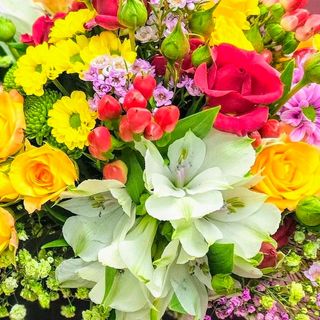 Bouquet con fiori di stagione