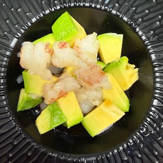 T10. Tartare gambero avocado