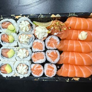 box10.  Happy salmon  20pz