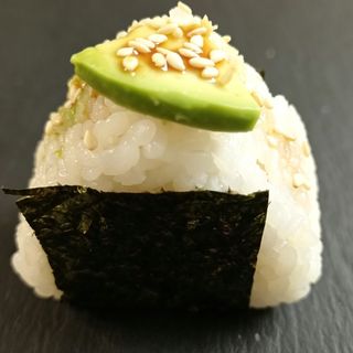 O10s  Onigiri avocado 1pz