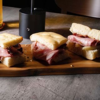 Focaccia con Black Angus