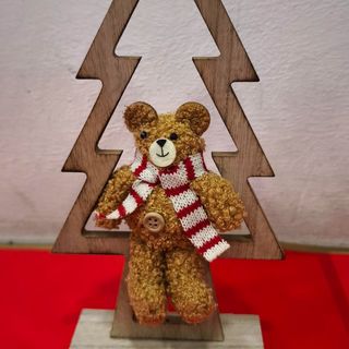 albero in legno con peluche