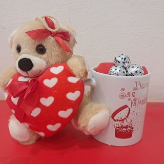 peluche ,tazza san valentino e 3 cioccolatini