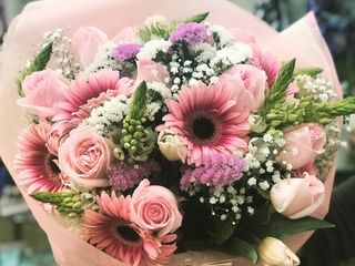 bouquet di fiori sui toni del rosa