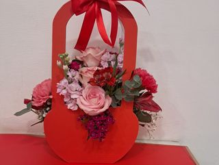 flower box con fiori freschi
