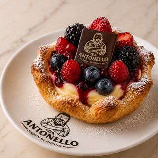 Cestini di pasta sfoglia crema e frutti di bosco