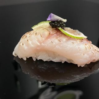 Nigiri pesce bianco - 2 pezzi