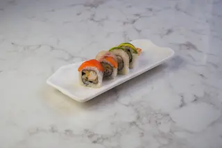 Uramaki rainbow roll