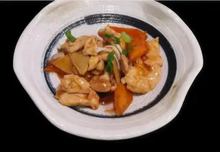 Pollo con mandorle