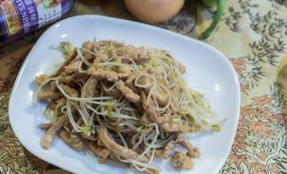 Maiale con germogli di soia