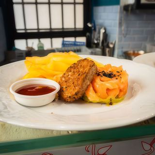 Tartare di salmone battuta a coltello