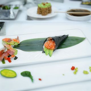 226. Temaki spicy salmone