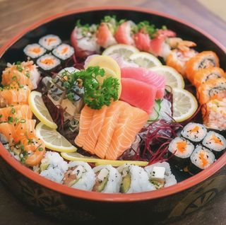 Sushi e sashimi - 12 pezzi