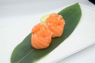 L4. Gunkan sake - 2 pezzi