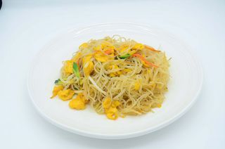 146. Spaghetti di riso con verdure