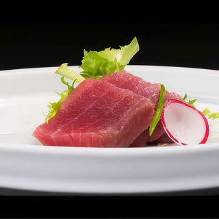 F2. Sashimi maguro