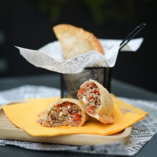 Empanada di carne speziata