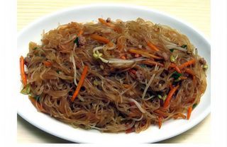 046 Spaghetti di soia con carne piccanti