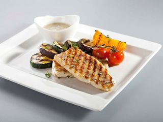 Tagliata di pesce spada alla griglia* con pomodorini