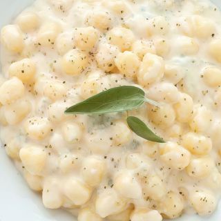 Gnocchi con fonduta formaggio e gorgonzola 