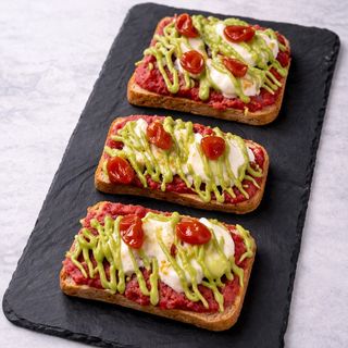 Avocado toast tartare