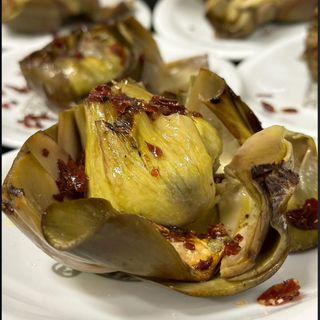 Flor de alcachofa con sal de jamón