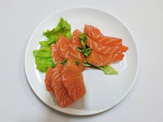 44. Sashimi salmone - 9 pezzi