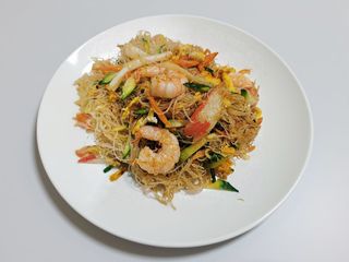 59. Spaghetti di riso con frutti di mare