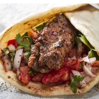 Piadina con spiedini di vitello