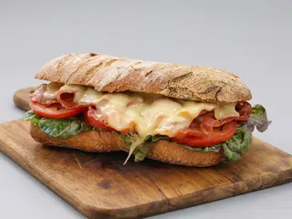 Prosciutto crudo, mozzarella e pomodoro