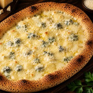 Pinsa romana biancha 4 formaggi