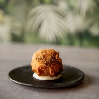 Arancini con acciuga e burrata