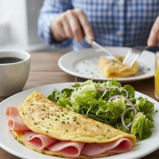 omelette con prosciutto + insalata- tot. 270 kcal
