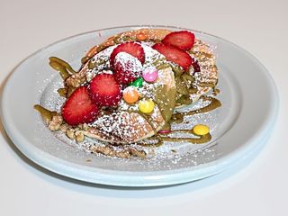 Pancake crema di pistacchio e fragole fresche