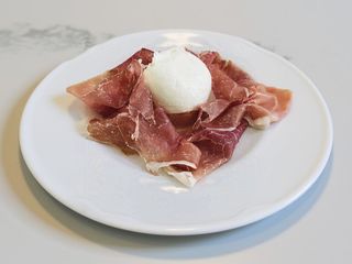 Bufala con prosciutto