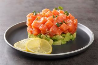 44. Tartare salmone