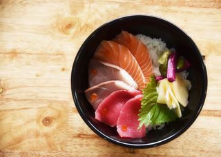 63. Chirashi salmone