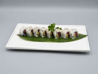 Uramaki maguro avocado