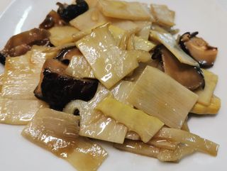 98 Funghi cinesi e bambù